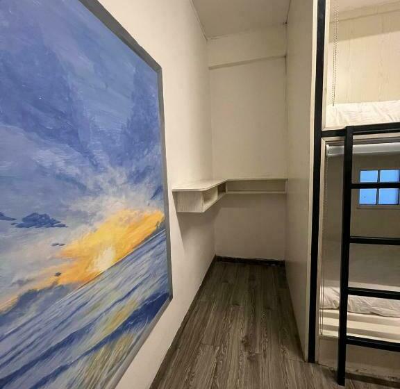 تختخواب در اتاق مشترک, Comfy Crib Hostel