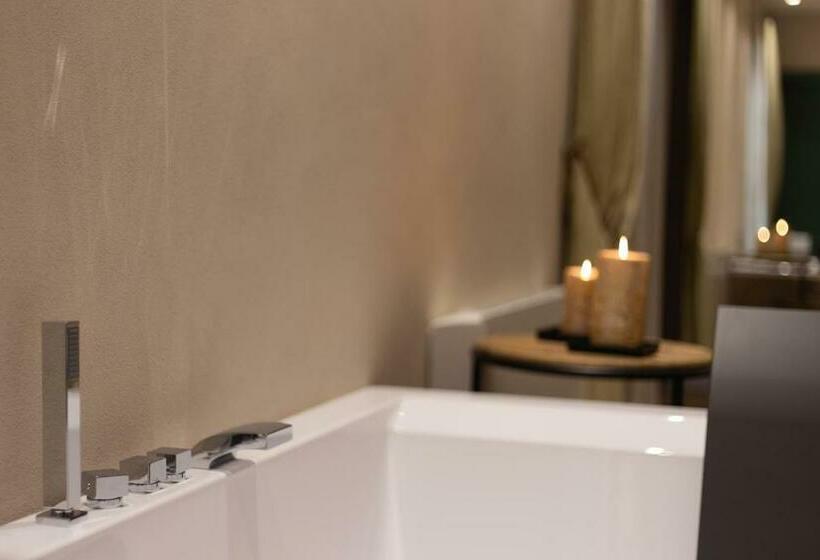 اتاق لوکس با تخت بزرگ, Corte Rossetti Relax Assoluto E Luxury Urban Spa