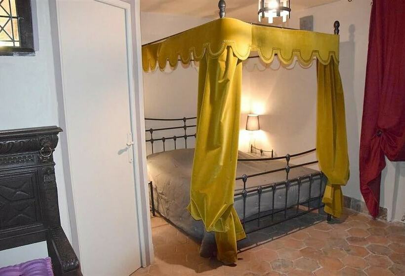 Номер Стандарт, Chateau Des Aiguilles