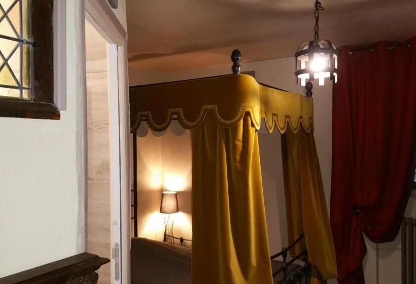 标准间, Chateau Des Aiguilles