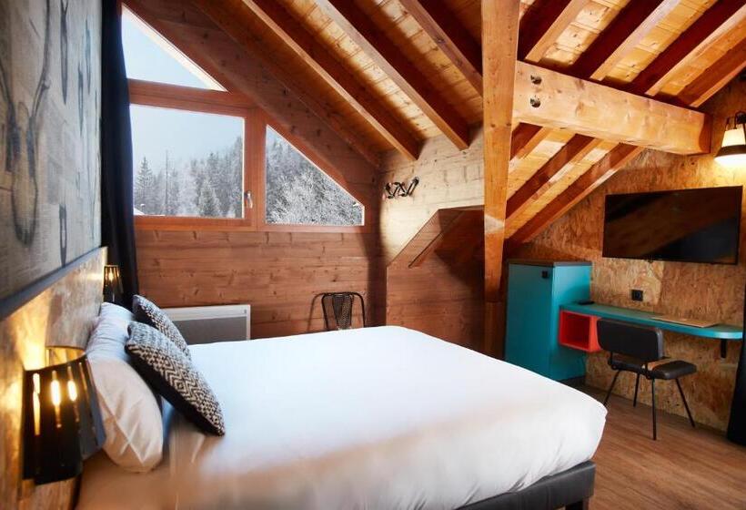 Четырехместный номер Премиум, Moontain Hostel