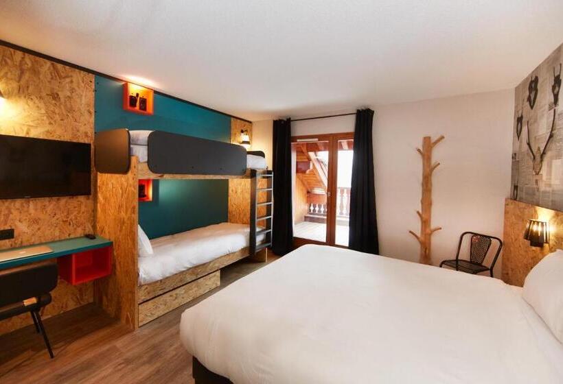 Четырехместный номер Премиум, Moontain Hostel