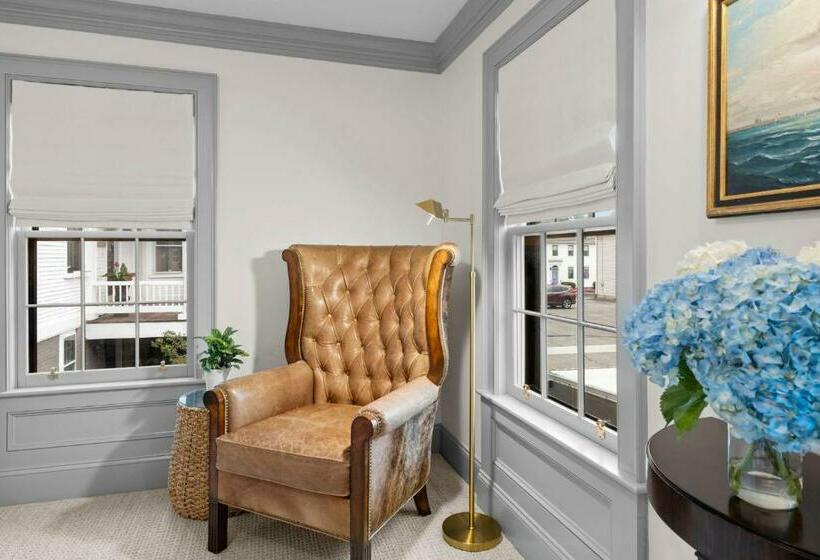 豪华套房, The Davenport Inn