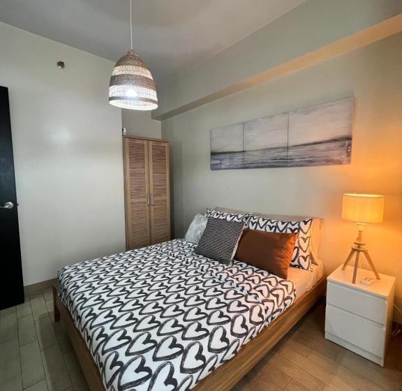 Апартаменты 1 Спальня, Huge 1bedroom Condotel W Balcony Near Smart Araneta Coliseum