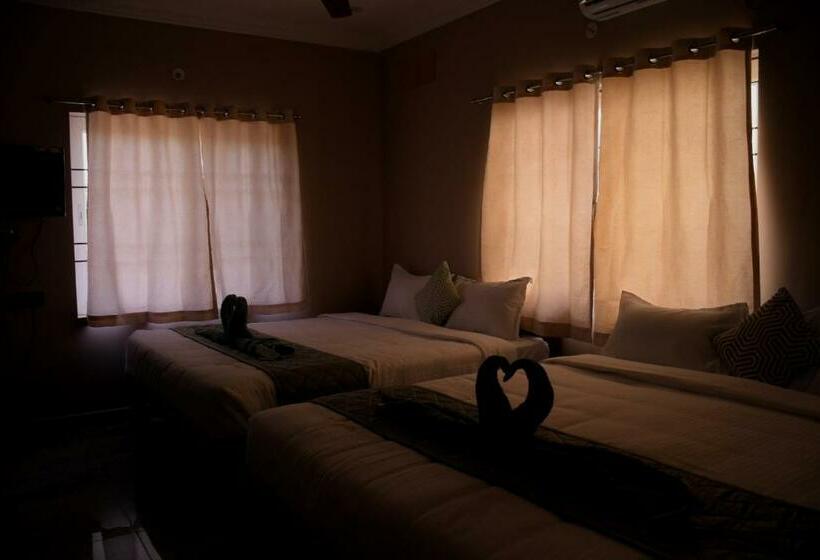 带阳台套房, Le Premier Inn   With A Swimming Pool , Beside The Bay !