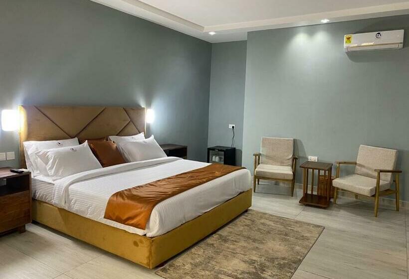 高级套房带海景, Breezes Beach Resort