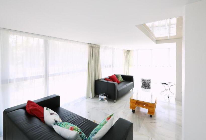 Президентский Люкс, Appart  Hotel La Girafe Marseille Est   Porte D Aubagne