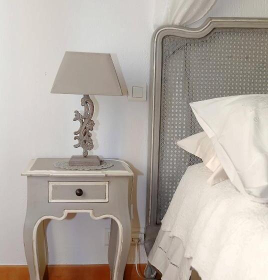 Comfort room with garden view, Les Tilleuls D Elisée