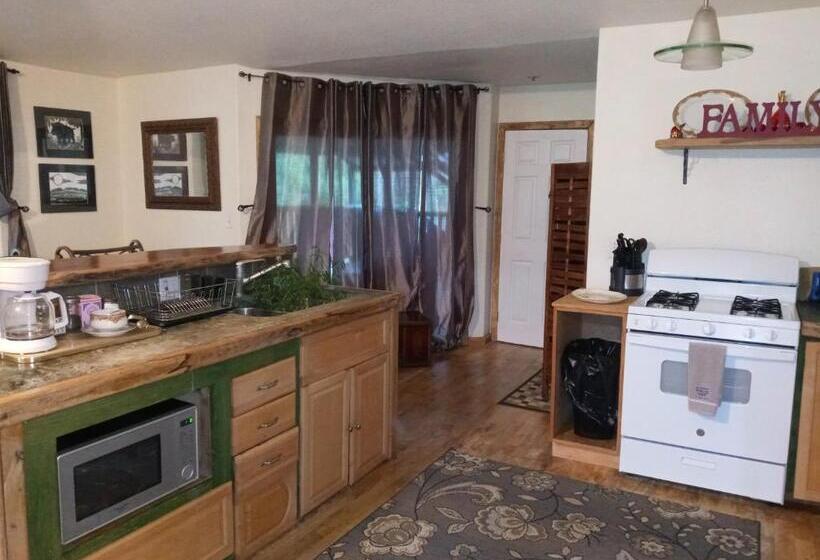 Семейный Номер, Aloha Crater Lodge