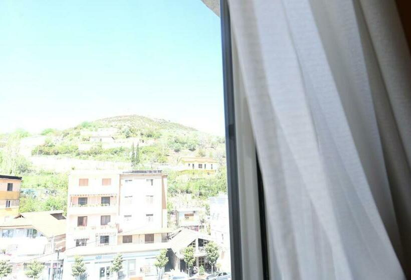 غرفة قياسية فردية, Liss