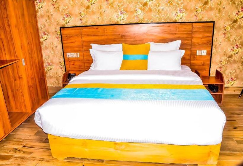 Deluxe Suite King Bed, Centric