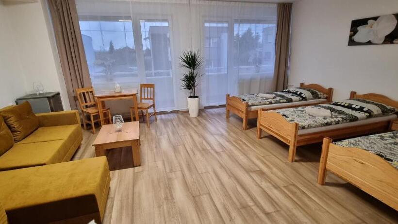Апартаменты 1 Спальня, Ubytovanie Funstar Topoľčany