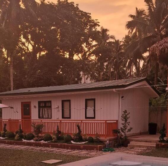 Семейное Бунгало, Birbeck Lodge