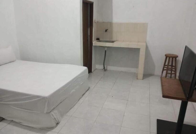 Номер Стандарт, Oyo 93161 Nurul Hikmah Homestay Syariah & Sport Center
