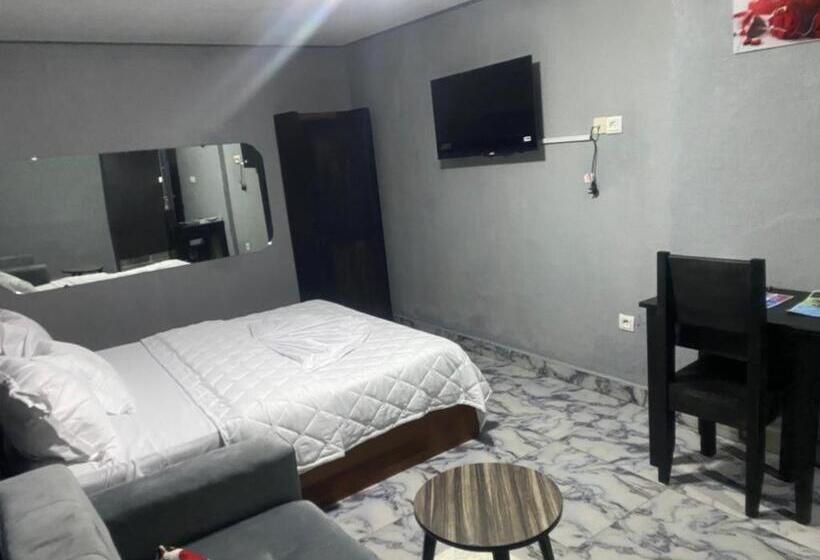 اتاق استاندارد چهار تخته, Sunrise Center Bonapriso