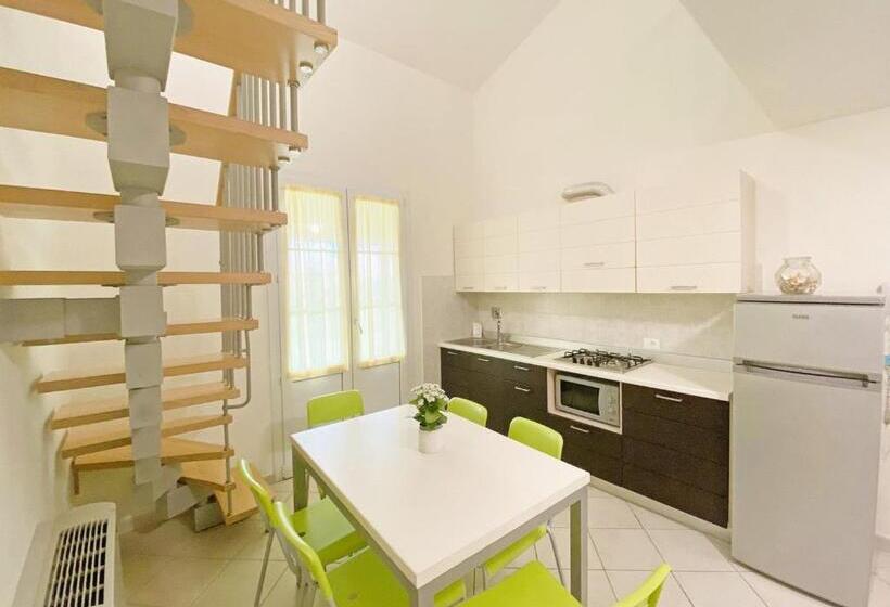 复式房间, Isa Residence With Swimming Pool In Mazzanta At Only 600 Meters From The Beach, Apartments With Air