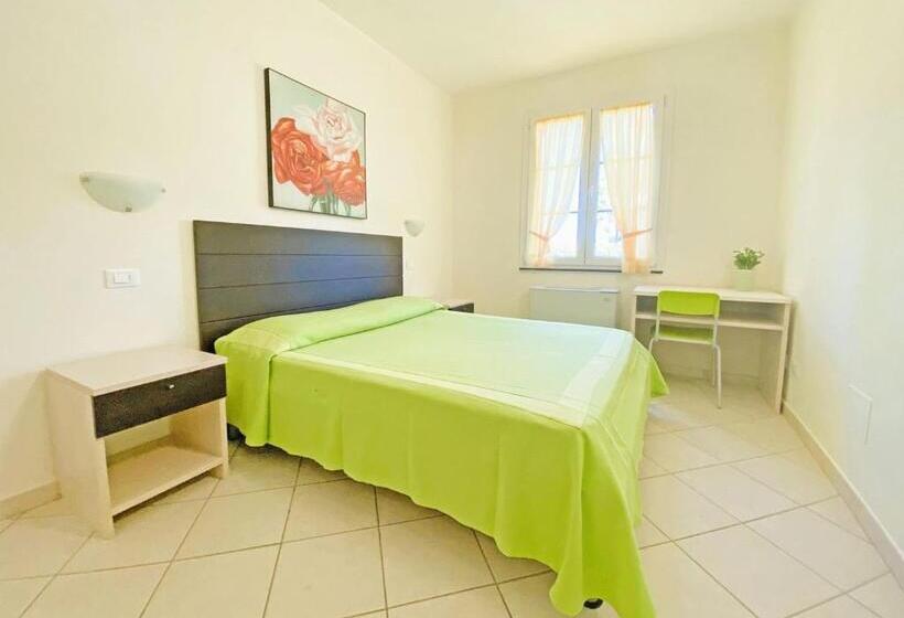 带2个卧室的公寓, Isa Residence With Swimming Pool In Mazzanta At Only 600 Meters From The Beach, Apartments With Air