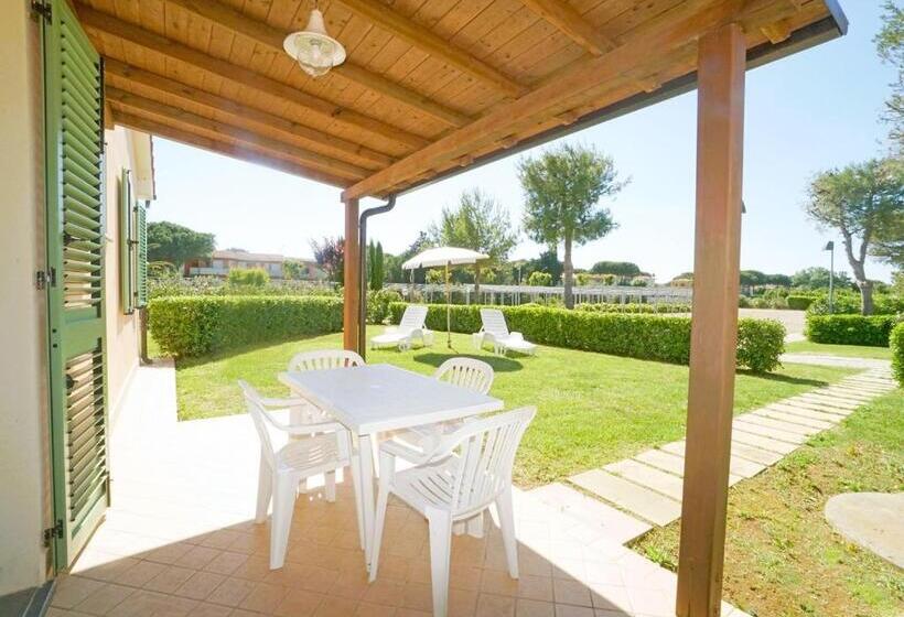 带1个卧室的公寓, Isa Residence With Swimming Pool In Mazzanta At Only 600 Meters From The Beach, Apartments With Air