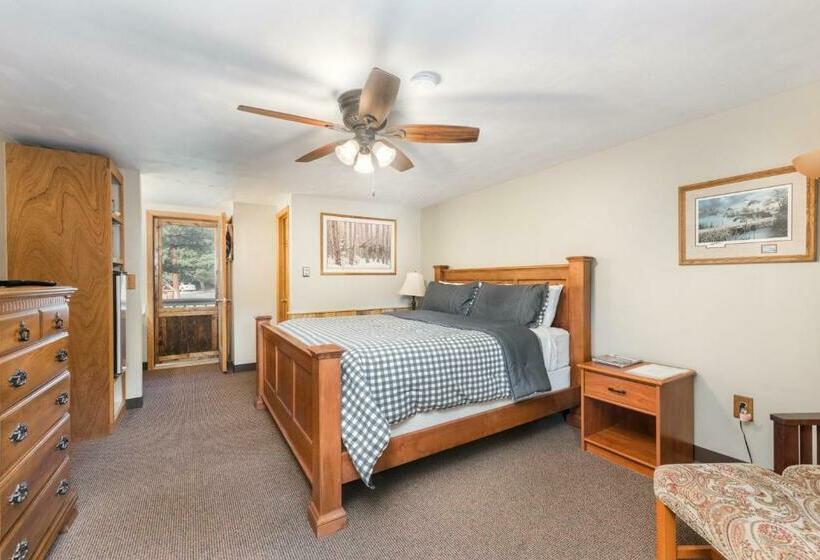 Номер Executive, 4 Seasons Inn On Fall River