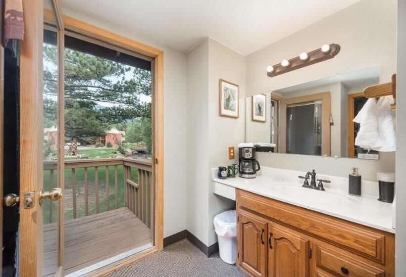 Номер Executive, 4 Seasons Inn On Fall River