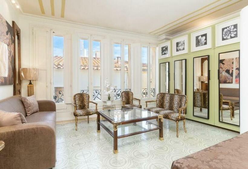 مجموعه ویستا شهر, El Petit Palauet