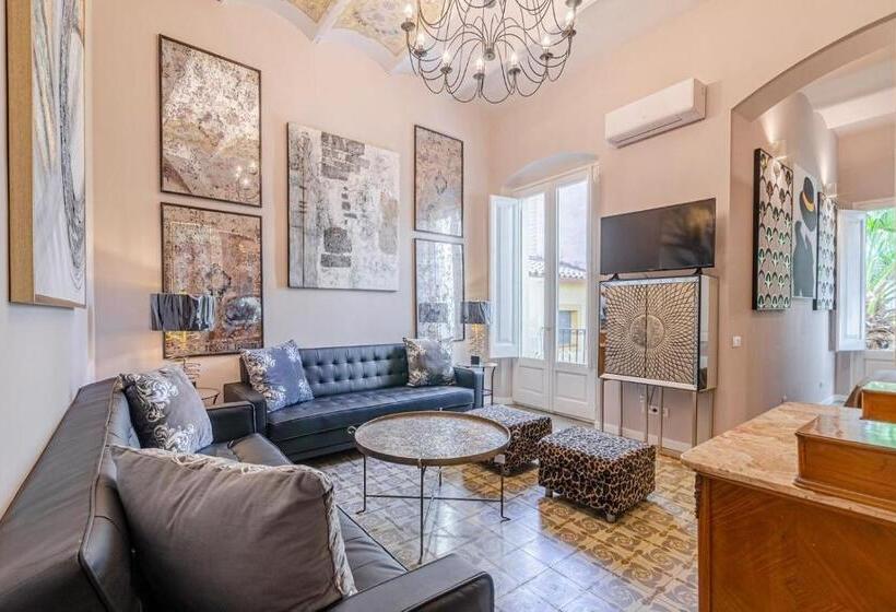 سوییت با چشم‌انداز باغ, El Petit Palauet