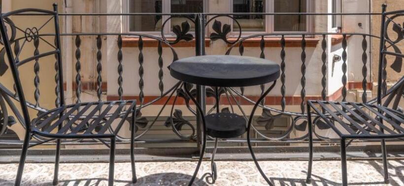 سوییت جونیور با بالکن, El Petit Palauet
