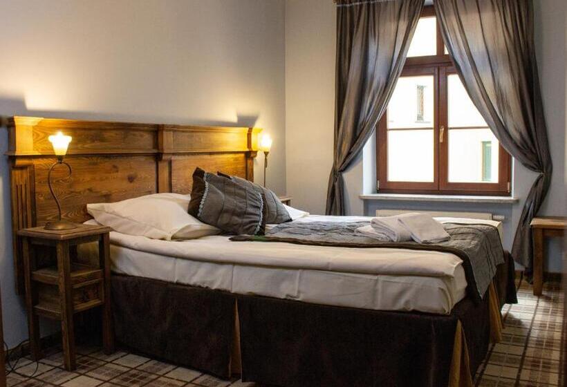 スタンダードスタジオ, Five Stars Bed&breakfast