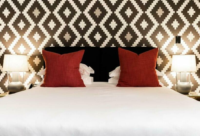 디럭스 룸, Hallmark Hotel By Bon Hotels