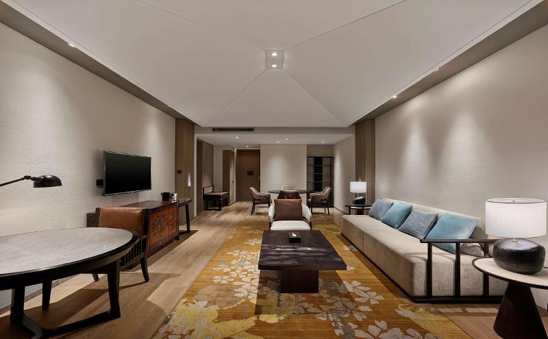 Deluxe Suite King Bed, Hilton Jiuzhaigou Resort