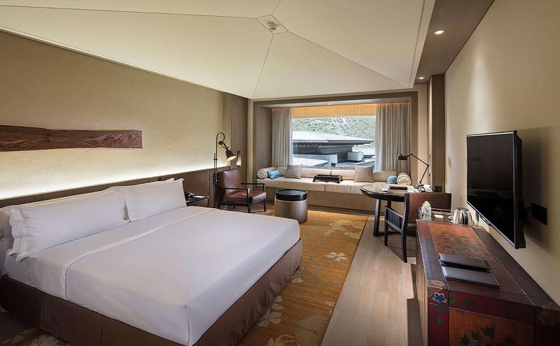 اتاق لوکس با بالکن, Hilton Jiuzhaigou Resort