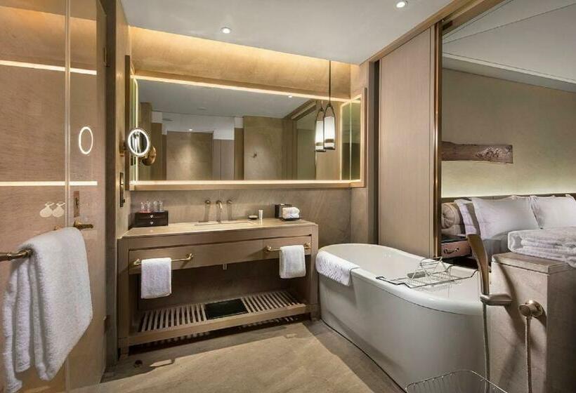 اتاق استاندارد با تخت بزرگ, Hilton Jiuzhaigou Resort