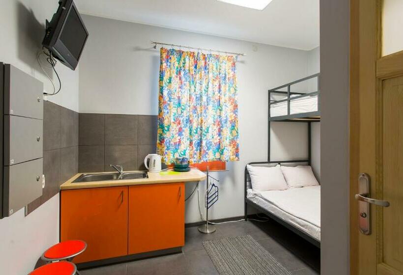 Quarto Triplo Estandar, Hostel Siennicka