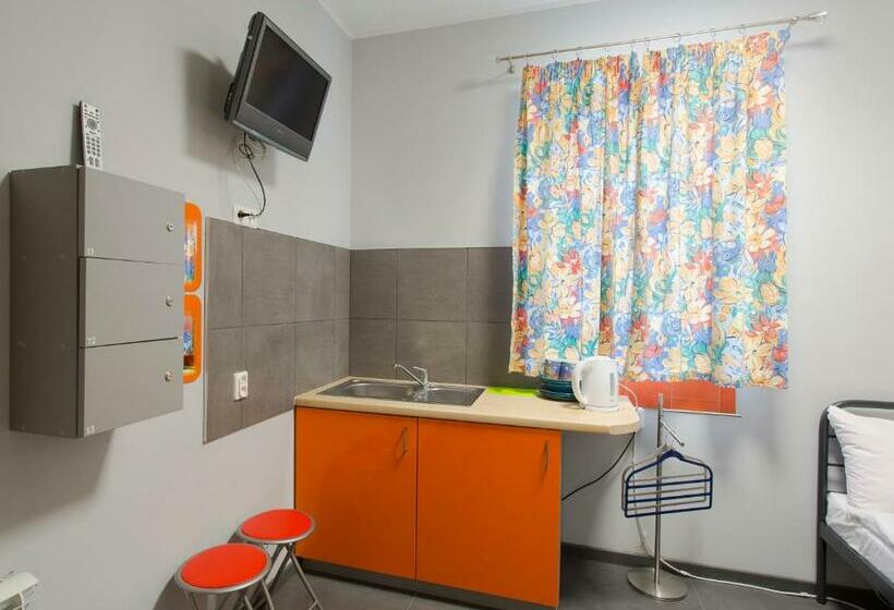 Quarto Triplo Estandar, Hostel Siennicka