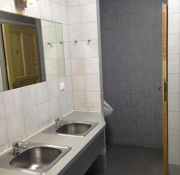 Quarto Estandar Banheiro Compartilhado, Hostel Siennicka