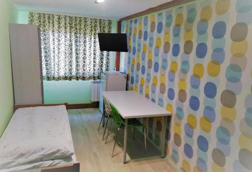 Quarto Estandar Banheiro Compartilhado, Hostel Siennicka