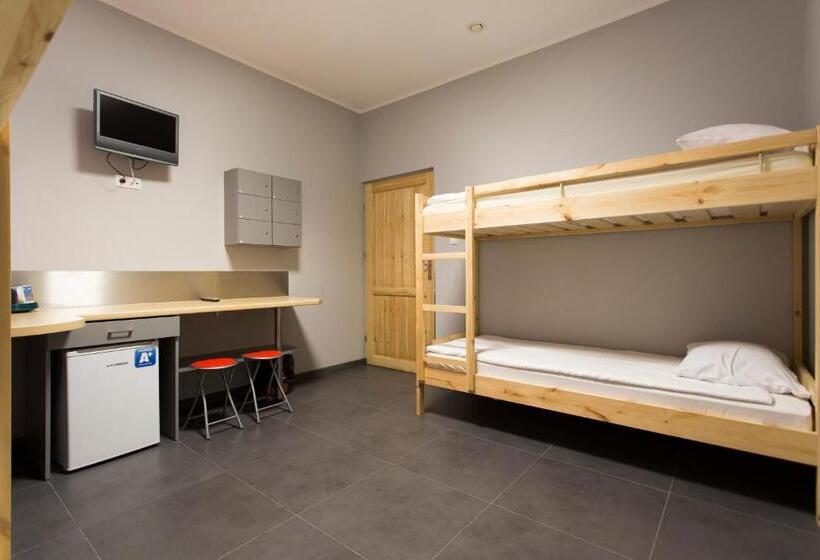 Quarto Estandar Banheiro Compartilhado, Hostel Siennicka