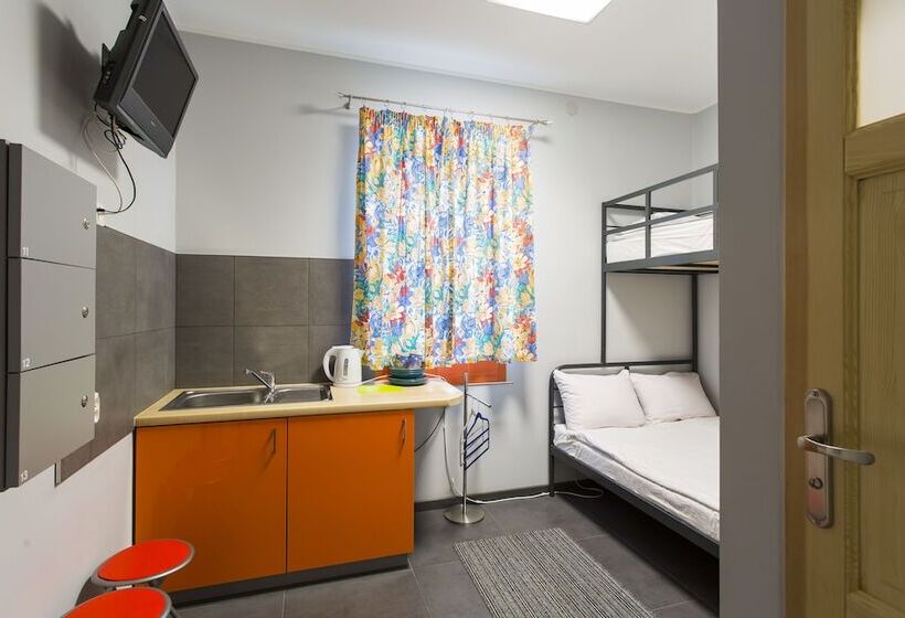 Quarto Triplo Estandar, Hostel Siennicka
