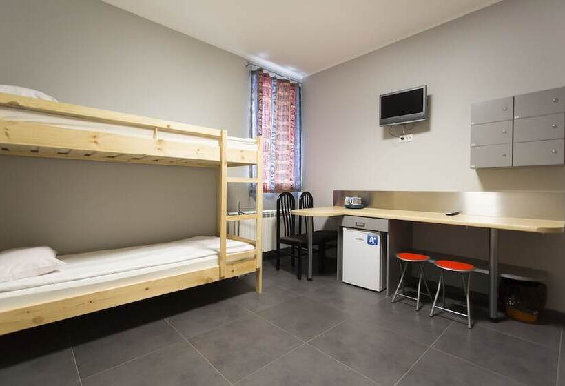 Cama em Quarto Compartilhado, Hostel Siennicka