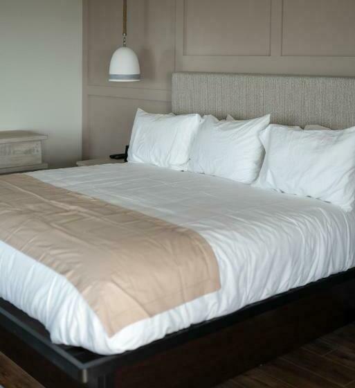Номер Deluxe Кровать Кинг, Pelham House Resort