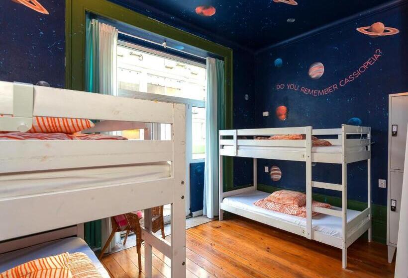 اتاق استاندارد چهار تخته, Supernova   Hostel & Café