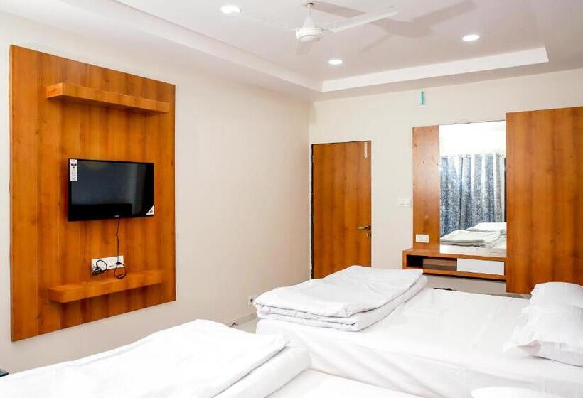 带阳台标准四人间, Kardhar Inn