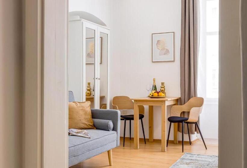 Escritório Estándar, King´s Road Residence