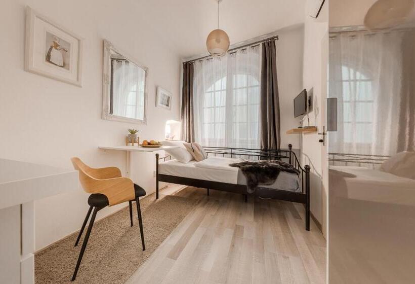 Quarto Economy Individual, King´s Road Residence