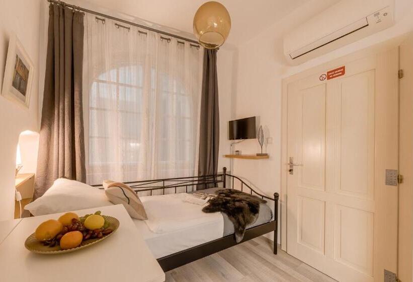 Quarto Economy Individual, King´s Road Residence