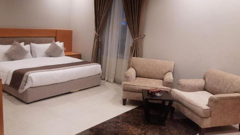 Quarto Economy, ال متعب سويت غرناطة