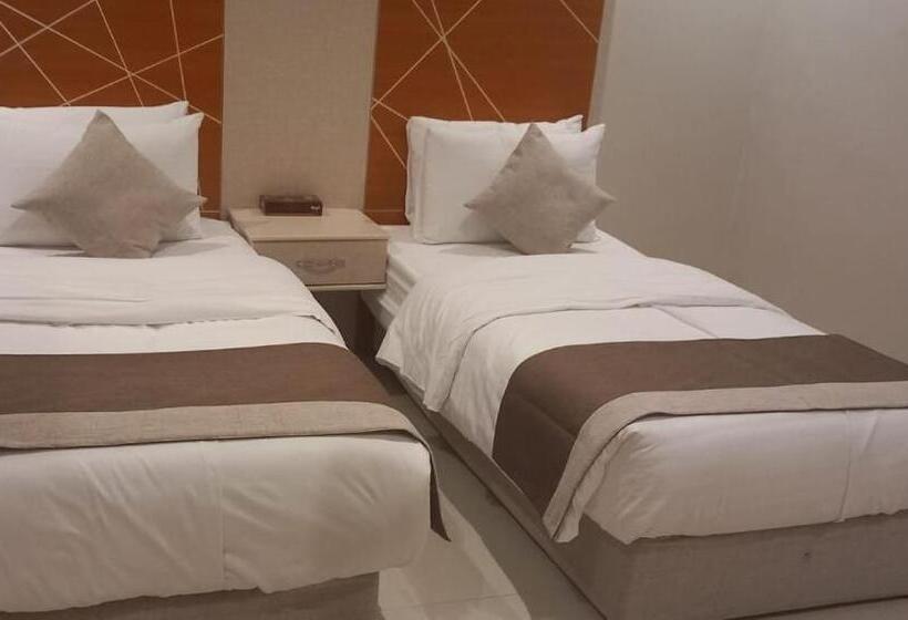 Quarto Economy, ال متعب سويت غرناطة