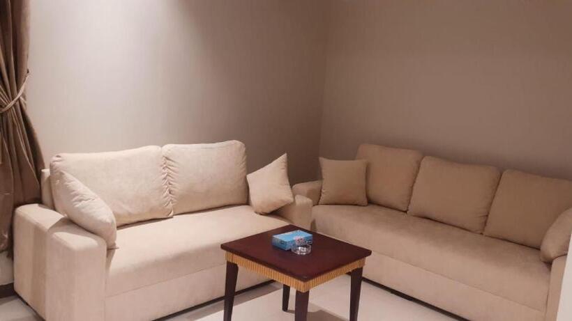 Suíte com Hidromassagem, ال متعب سويت غرناطة
