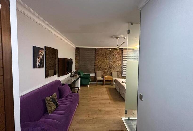 标准工作室, Konak Suite İn The Bar Street