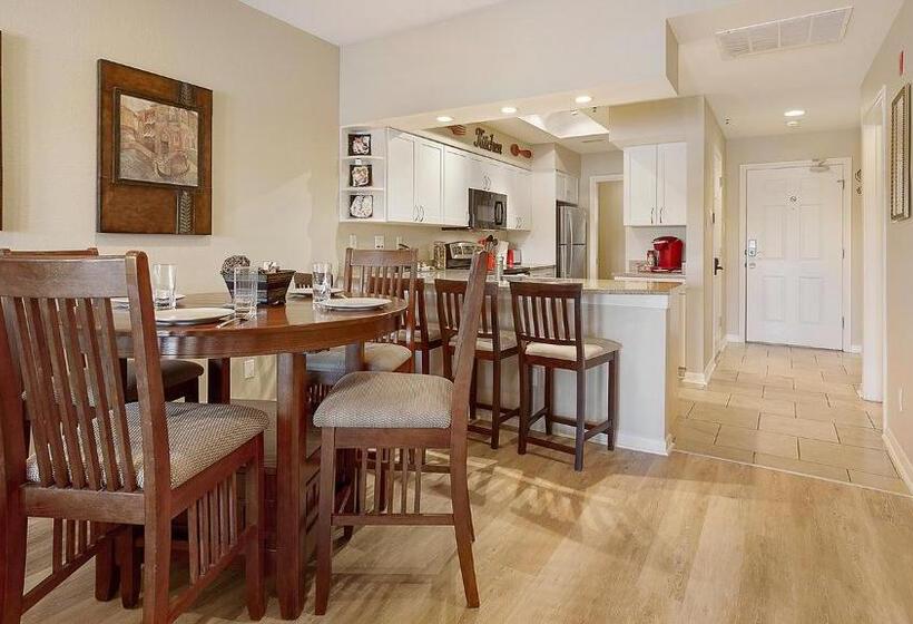 1 Bedroom Apartment Lake View, Lake Travis Stunning Waterfront, Sunset & Pool Views, Pet Friendly, Boat Ramp, Lago Vista, Texas